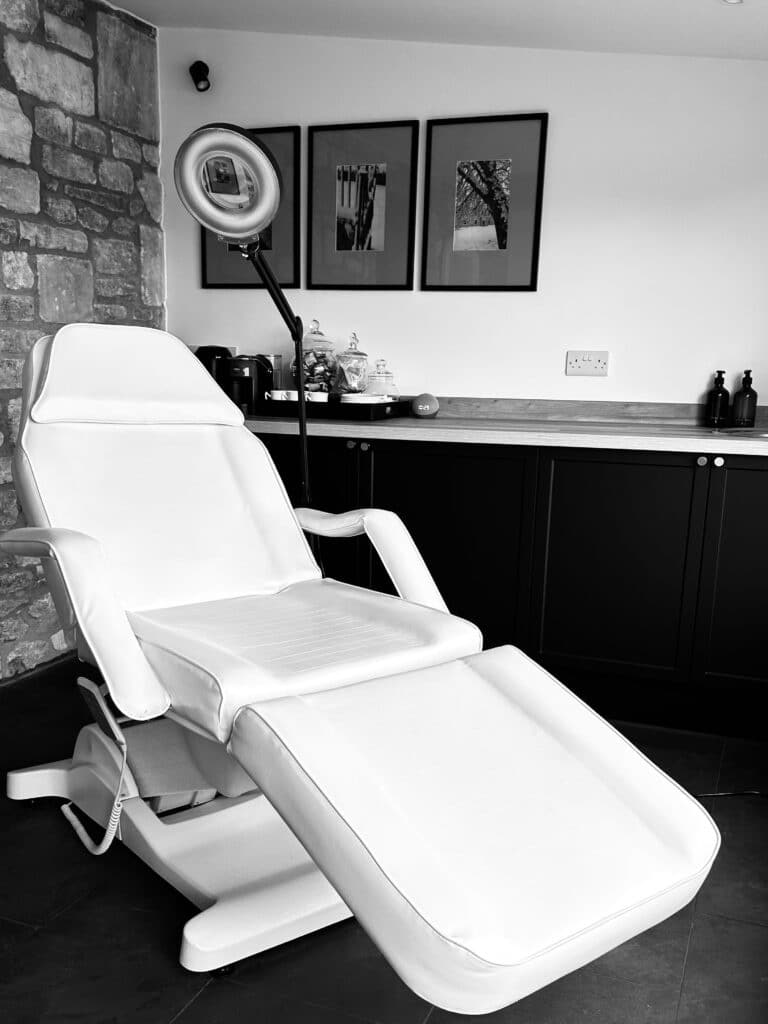 Discreet Aesthetics Studio for rental Near Bath at Moda Wellness